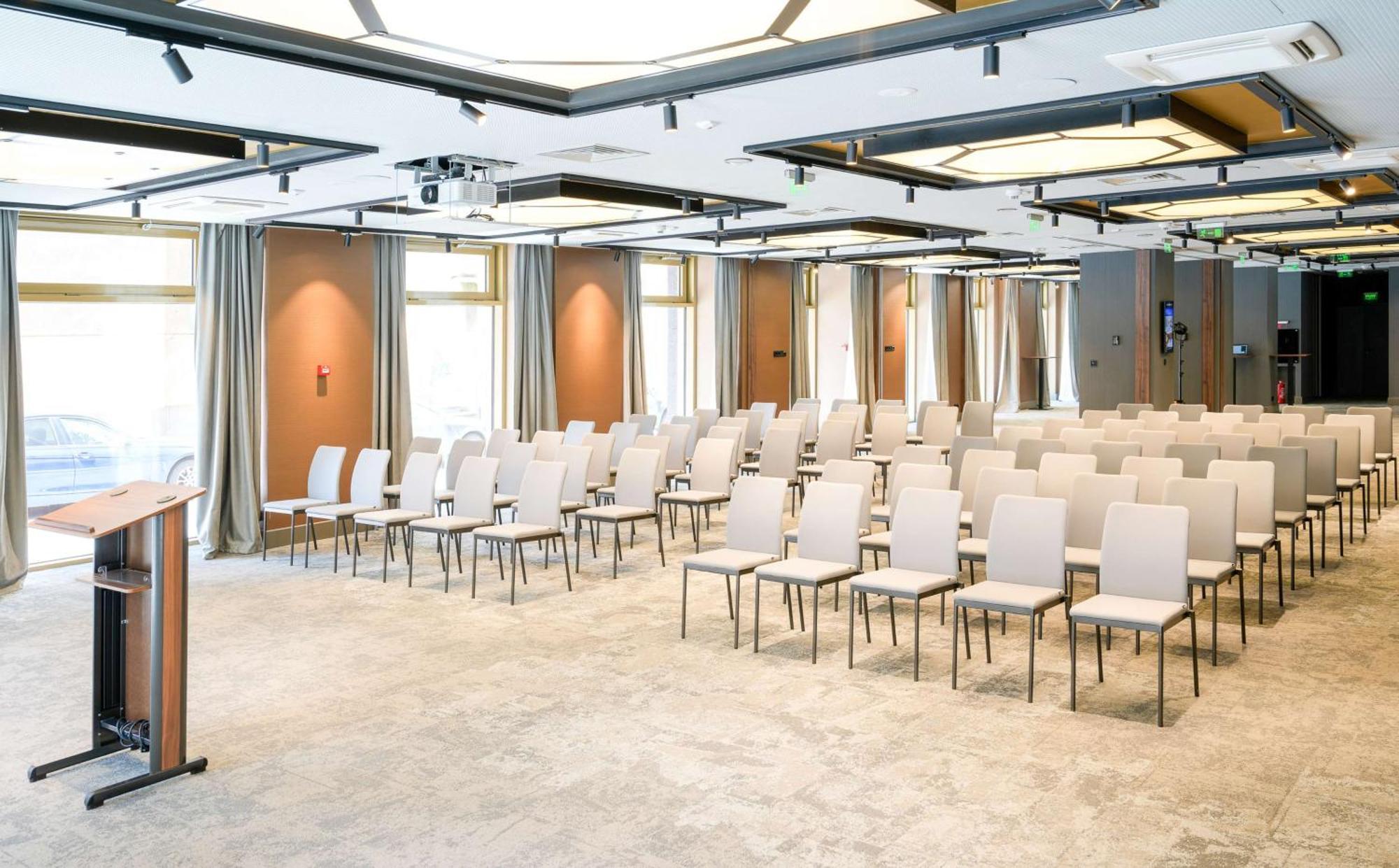 Radisson Blu Aurum Hotel, Brašov Exteriér fotografie The conference centre