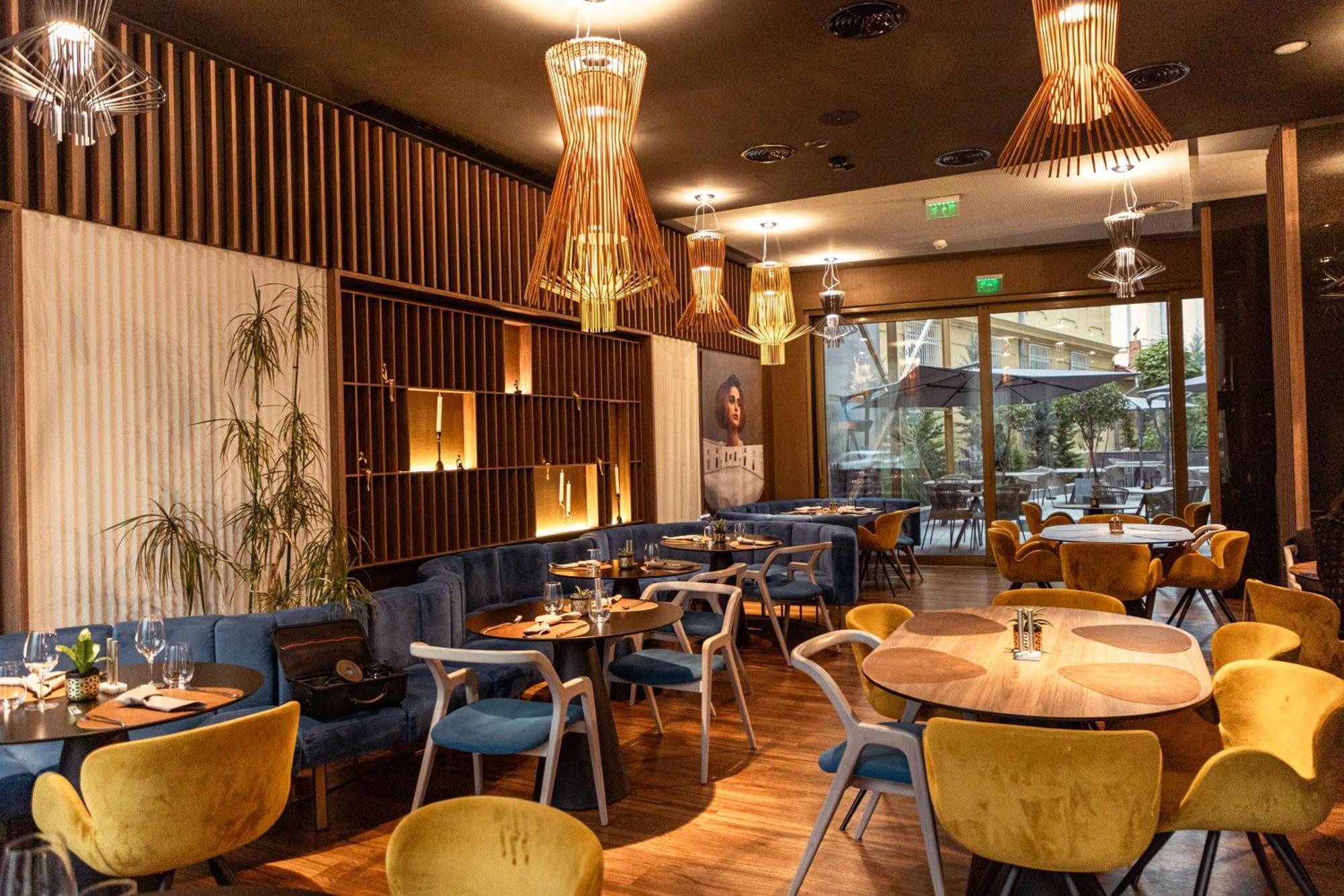 Radisson Blu Aurum Hotel, Brašov Exteriér fotografie Restaurant interior